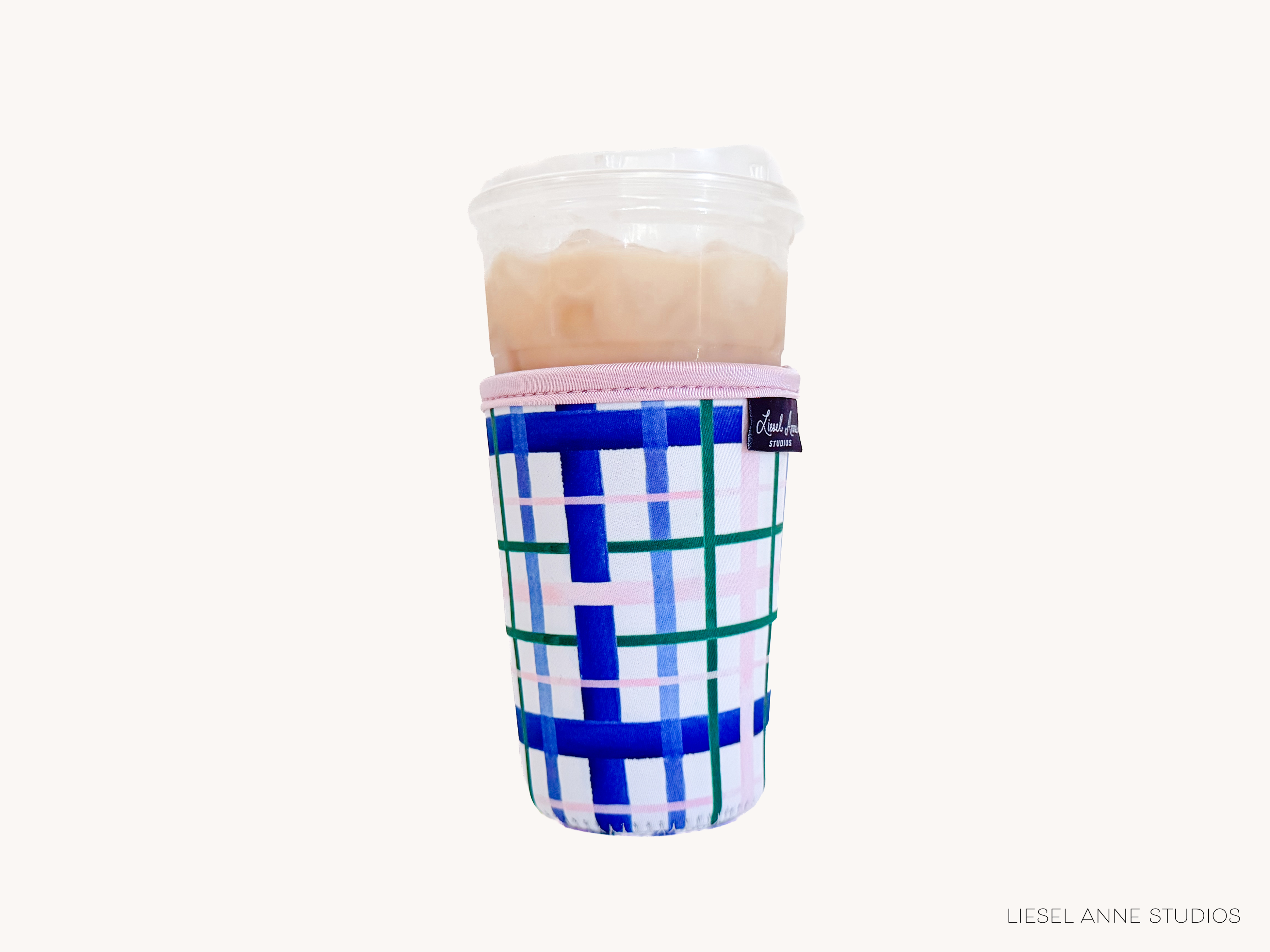 A cup with a checkered pattern and a lid, placed against a white background.