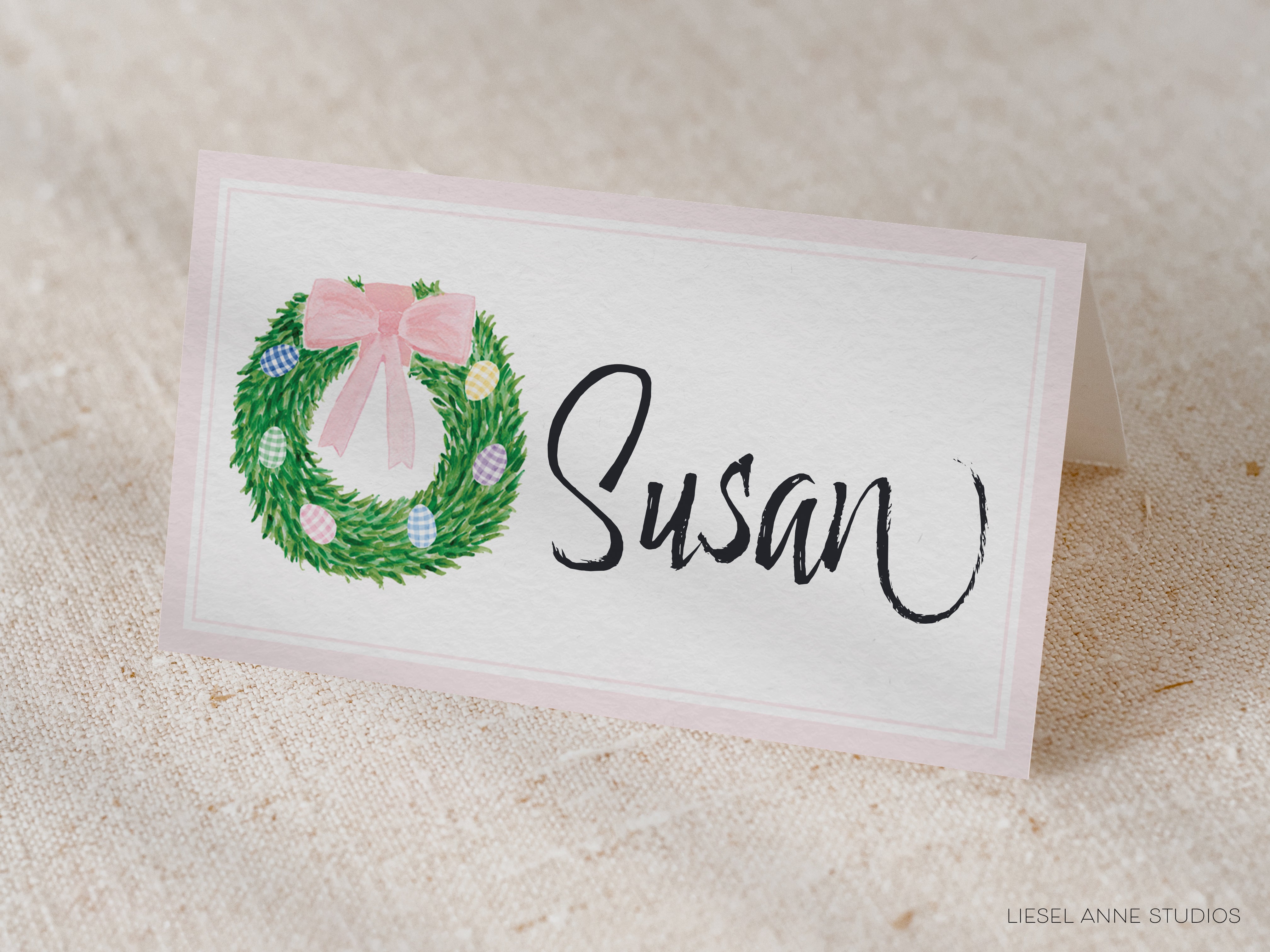 A name card with a wreath and the name "Susan" written on it.